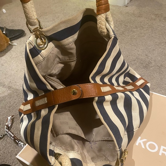 Michael Kors purse - Picture 3 of 5